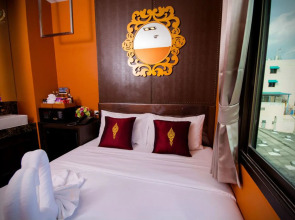 Violet Tower at Khaosan Palace