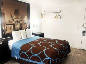 Super 8 by Wyndham Hollywood/LA Area