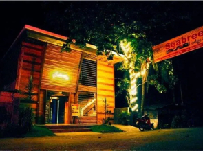 Seabreeze Lodge and Cafe