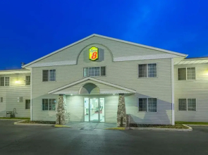 Super 8 Hamilton