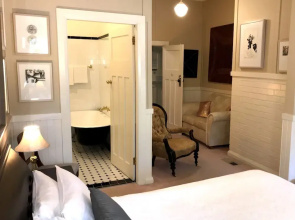 The Chalet Guesthouse and Studio