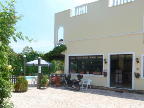 The Mayflower Studios & Apartments