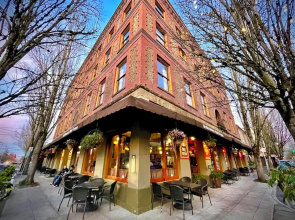McMenamins Hotel Oregon