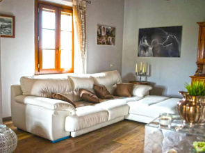 Wonderful house with hot tube and infinite view on Chianti 5 min drive form Siena-Cozy house
