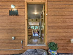 Cloudcroft Cabin w/ Deck < 2 Mi to Downtown!