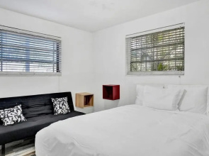 Miami 4 Bedroom Home, 10 Guests BBQ Museums & Art