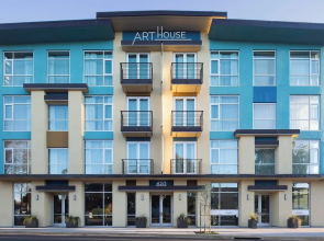 Art House Hotel and Suites
