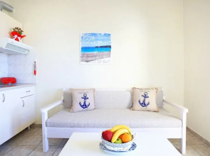 Theodosia apt Swim sunbathe beachfront