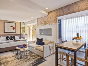 Stunning Beachfront Condo - Sea Views
