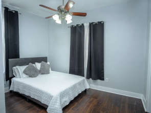 Stunning 2br/1ba Historic Pad Few Steps Downtown