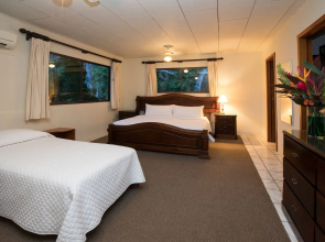 Crocodile Bay Resort