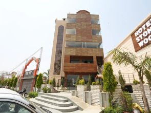 Capital O 35620 THE GOMTI RISE