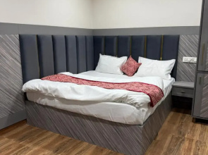 Oyo 18446 Hotel M9