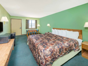 Cactus Inn & Suites