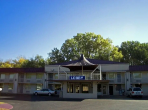 Econo Lodge Inn & Suites Salina