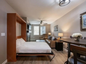Premium Unit 3519- Fraser Crossing/founders Pointe 1 Bedroom Condo