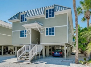 Turtleback 11 3 Bedroom Villa by RedAwning