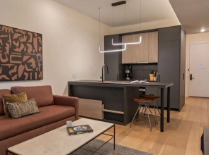 Sosuite One Bed Apt w Rooftop, Gym, Laundry