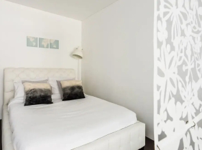Executive Two Bed Penthouse Studio in the City