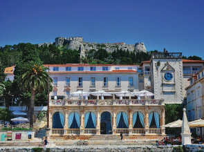 Beautiful Apartment in Sucuraj With 2 Bedrooms and Wifi