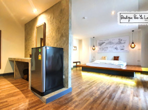 Boutique Poo-Yai Lee