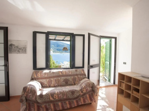 Charming apartment Ostrica seafront with view and private access directly to Forno beach-BILOCALE L'OSTRICA
