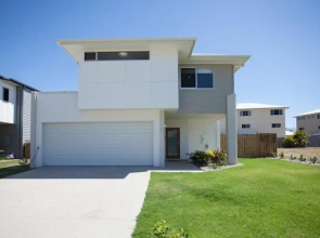 Petrie Beach Holiday Home