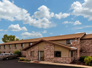 Super 8 by Wyndham Hartford WI