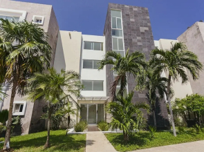 Casa Lanai 4 Bedroom Condo by RedAwning