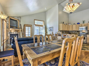 Mountainside Winter Park Ski Home w/ Hot Tub