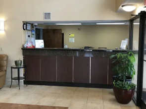 Carolina Inn & Suites at Lake Norman