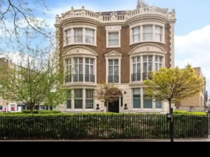 Chic, Newly Renovated Studio Apartment in Angel