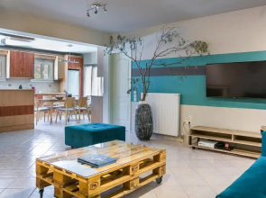Athinais LAK Villa