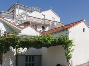 Nice Home in Sreser With Wifi and 3 Bedrooms