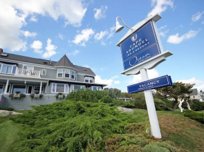 Cape Arundel Inn - Club House
