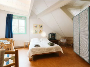 Fairytale Holiday Home With a Lovely Playing Field