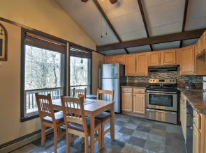 Inviting Beech Mountain Family Retreat w/ 3 Decks!
