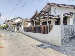 Reddoorz Syariah At Berlian Homestay Wirobrajan