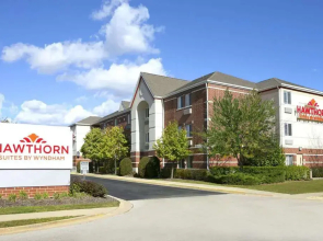 Hawthorn Suites by Wyndham Chicago Schaumburg