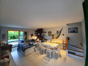 Cosy house with garden infront of the sea