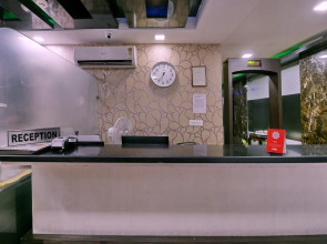 OYO 464 Hotel Lotus Palace