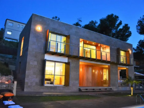 Villa Los Pinos 14 People AC Very confortable Outdoor area View Calm Area 10 minutes Drive From Sitges