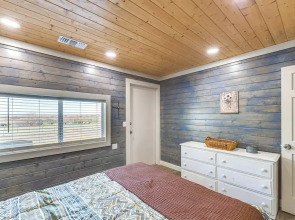 4 Mi to Whitney Lake: Home on 30 Acres!