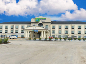 Holiday Inn Express & Suites Cuero by IHG