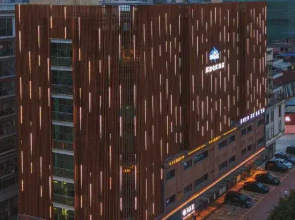 Shark Video Hotel (Qingyuan Shunying Times Square Yiwu Commercial City Branch)