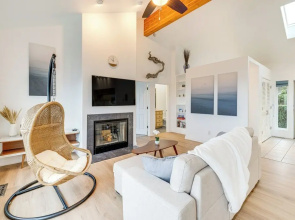 Lovely Rockaway Beach Home w/ Pacific Ocean Views!