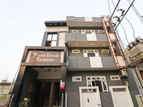 OYO 29423 03 Townhouse Inn