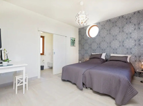 Seaside Villa With Swimming Pool in Funtana