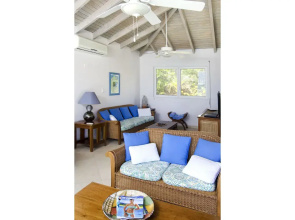 Beach House Younes by Island Properties Online