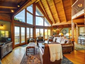4 Mi to Stratton! Group Getaway w/ Deck & Views